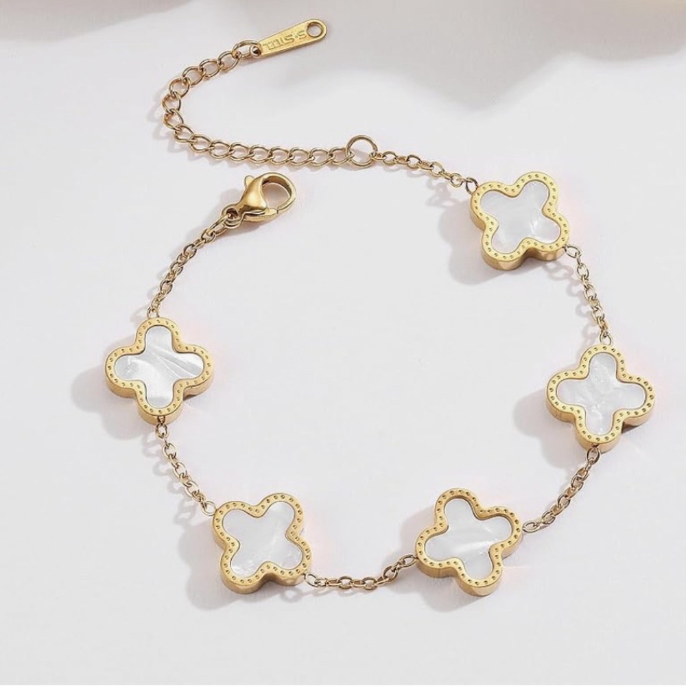 Vintage Mother of Pearl 18K Gold Plated Clover Bracelet NWT Adjustable